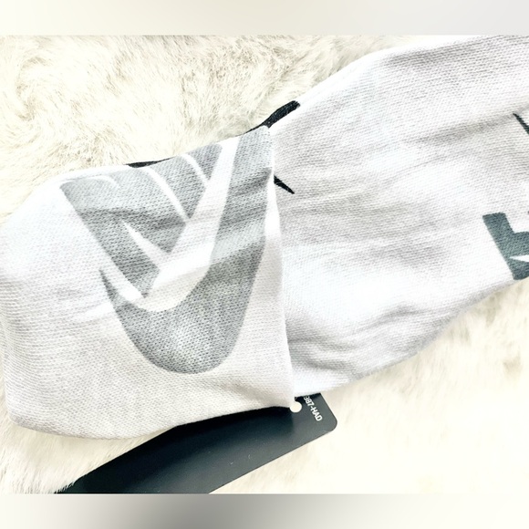 New with tags BABY NIKE LOGO ZIP FOOTED SLEEP & PLAY PAJAMAS GRAY. Logo on foot - Picture 8 of 9